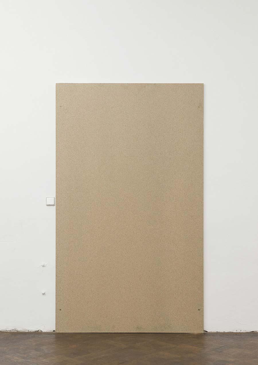 Heimo Zobernig, Installationsansicht Büro Weltausstellung, „Ohne Titel“, Dispersion/Pressspan, 210 x 140 cm, 1993, Foto © Archiv HZ